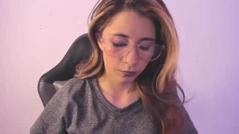 Snapshot of sara_roades chatting on 11.12.25 sara_roades online show from 11.12.25