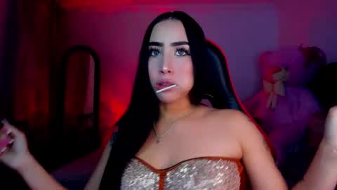 Snapshot of sara_stone03 chatting on 01.12.25 sara_stone03 online show from 01.12.25