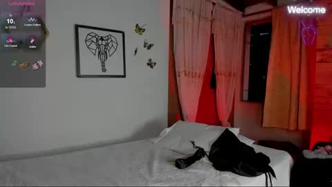 Snapshot of sara_thompson01 chatting on 11.17.25 SARA online show from 11.17.25