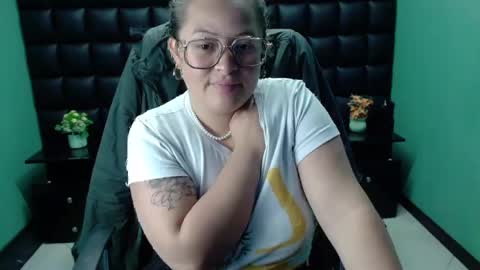 Snapshot of sara_thonson_ chatting on 02.22.25 sara_thonson_ online show from 02.22.25