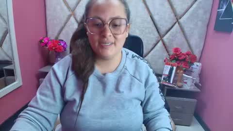 sara_thonson_ online show from 12.04.25