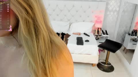 Snapshot of saraa_cute1 chatting on 02.02.25 Saraa Gomez online show from 02.02.25