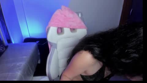 saraa_li online show from 10.11.25