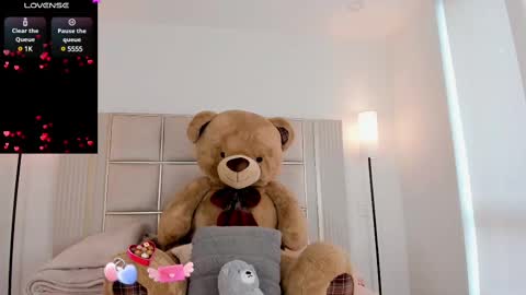 Snapshot of saraa_milleer chatting on 02.11.25 Sara Miller online show from 02.11.25