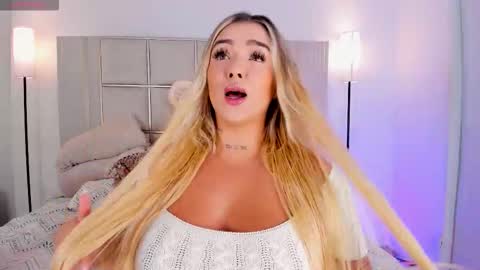 Snapshot of saraa_milleer chatting on 10.16.25 Sara Miller online show from 10.16.25