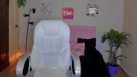 Snapshot of saraa_ramirez chatting on 02.19.25 Sarah Ramirez online show from 02.19.25