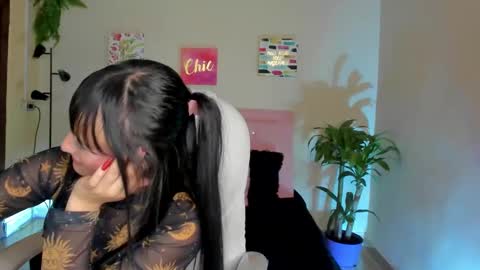 Snapshot of saraa_ramirez chatting on 02.26.25 Sarah Ramirez online show from 02.26.25