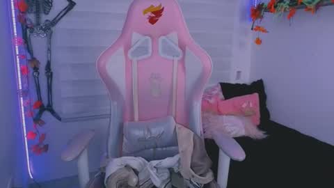 Snapshot of saraa_ramirez chatting on 10.23.25 Sarah Ramirez online show from 10.23.25