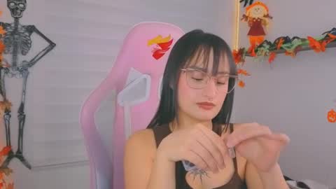 Snapshot of saraa_ramirez chatting on 10.24.25 Sarah Ramirez online show from 10.24.25