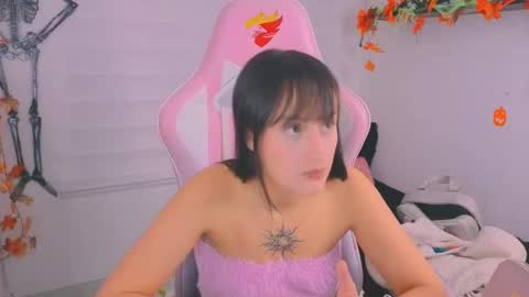 Snapshot of saraa_ramirez chatting on 10.26.25 Sarah Ramirez online show from 10.26.25