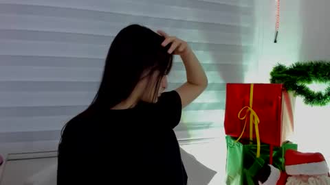 Snapshot of saraa_ramirez chatting on 11.28.25 Sarah Ramirez online show from 11.28.25