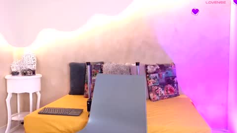 Snapshot of saraaguzman chatting on 10.09.25 saraaguzman online show from 10.09.25