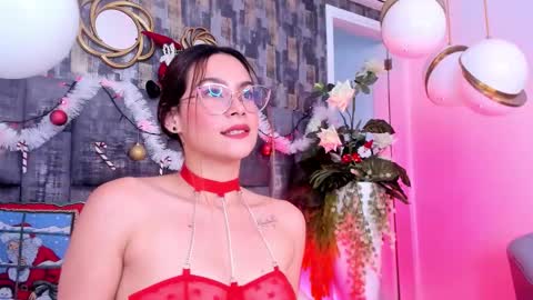 Snapshot of saraalvarezx chatting on 12.05.25 Sara Alvarezx online show from 12.05.25