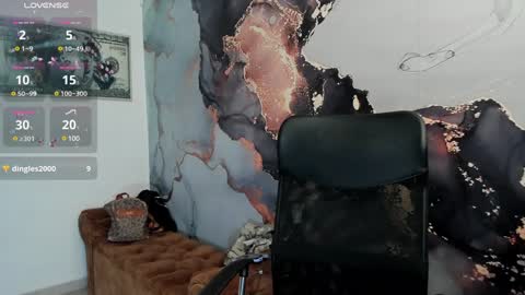 Snapshot of saraamills chatting on 12.05.24 Sara online show from 12.05.24