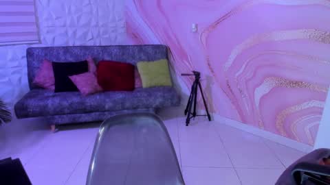 Snapshot of saraamills chatting on 12.11.24 Sara online show from 12.11.24