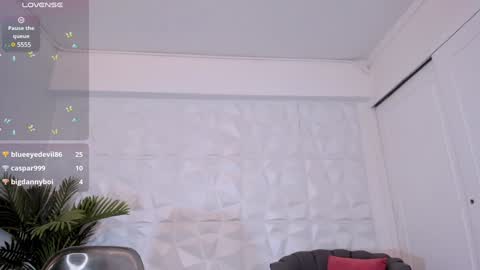 Snapshot of saraamills chatting on 12.20.24 Sara online show from 12.20.24