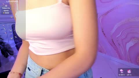 Snapshot of saraamills chatting on 01.11.25 Sara online show from 01.11.25