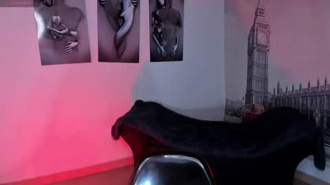 Snapshot of saraamills chatting on 03.05.25 Sara online show from 03.05.25