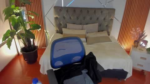 Snapshot of saraandsofi02 chatting on 01.17.25 sofia gomez420 online show from 01.17.25