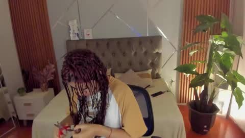 Snapshot of saraandsofi02 chatting on 01.19.25 sofia gomez420 online show from 01.19.25