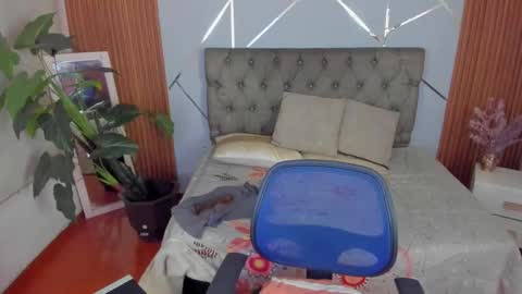 Snapshot of saraandsofi02 chatting on 01.30.25 sofia gomez420 online show from 01.30.25