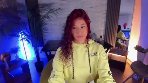 Snapshot of saraandsofi02 chatting on 02.26.25 sofia gomez420 online show from 02.26.25