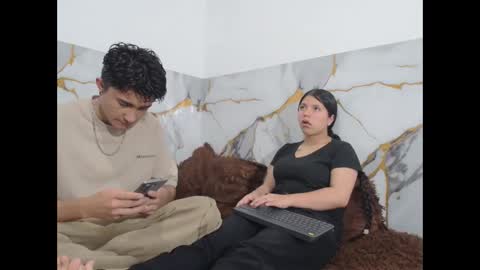 sara and thomas online show from 11.22.25