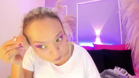 SaraAvila  online show from 10.17.25