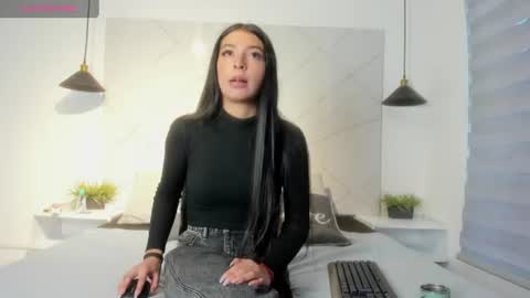 Snapshot of sarah_collens_ chatting on 06.16.26 sarah_collens_ online show from 06.16.26