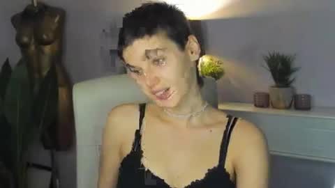 Snapshot of sarah_desire01 chatting on 10.19.25 Sarah online show from 10.19.25