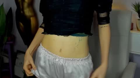 Snapshot of sarah_desire01 chatting on 11.09.25 Sarah online show from 11.09.25