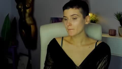 Snapshot of sarah_desire01 chatting on 11.11.25 Sarah online show from 11.11.25