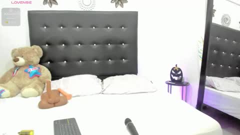 sarah_lowee online show from 10.22.25