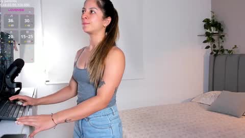 sarah_rayy online show from 01.24.25