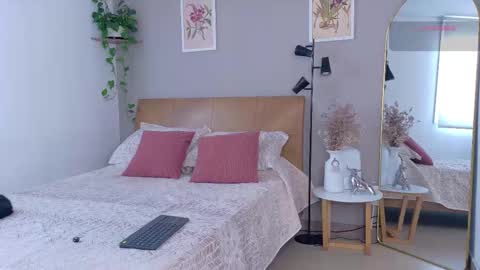 sarah_rayy online show from 11.12.25