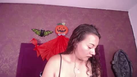 Snapshot of sarah_skys chatting on 10.18.25 sarah_skys online show from 10.18.25