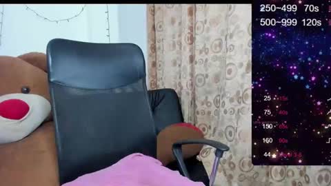 Snapshot of sarah_sweett chatting on 12.19.24 Sarah online show from 12.19.24