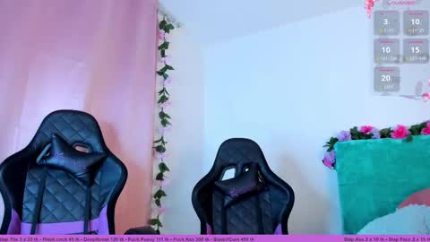 Sarah  Zack online show from 12.17.25