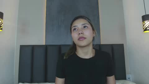 Snapshot of sarahevans__ chatting on 03.12.25 Sarah Evans online show from 03.12.25