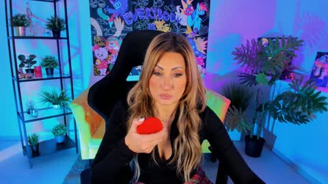 Divine Sarah NONUDE model online show from 12.27.24