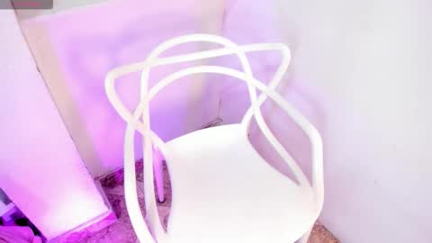 Sarahnovoa  online show from 12.16.25