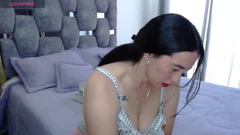 Lia online show from 10.27.25