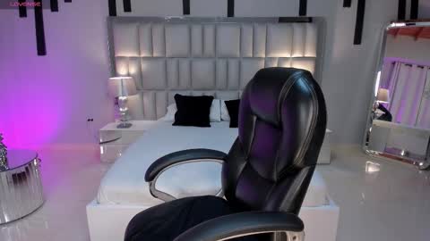 Sarah Rhodes online show from 03.17.26