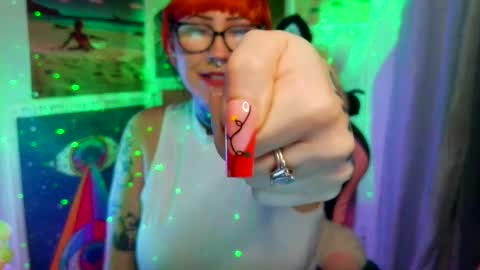 Sarah T online show from 11.22.25