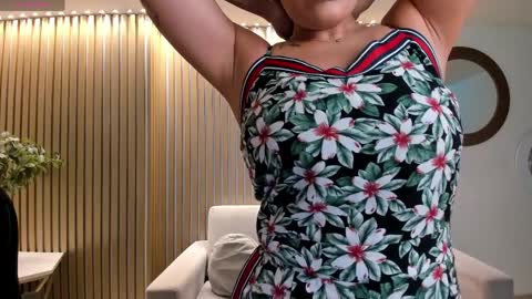 Sarah  independent model online show from 04.05.26