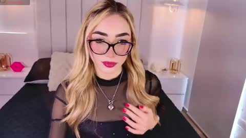 Sara jones   online show from 04.17.26