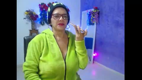 Snapshot of sarasmith2 chatting on 01.02.25 sara online show from 01.02.25