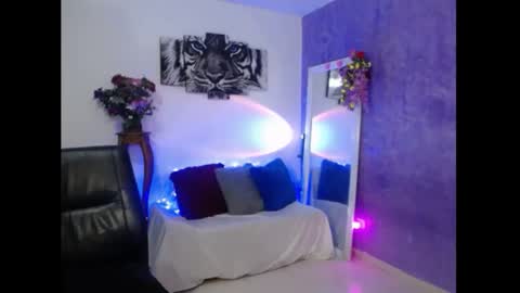 Snapshot of sarasmith2 chatting on 01.09.25 sara online show from 01.09.25