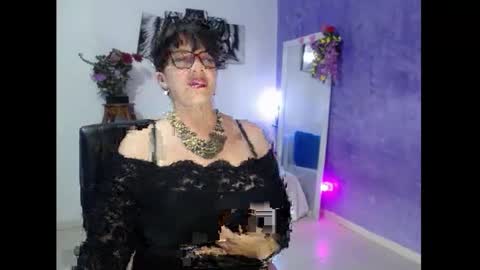 Snapshot of sarasmith2 chatting on 01.19.25 sara online show from 01.19.25