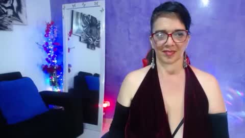 Snapshot of sarasmith2 chatting on 09.24.25 sara online show from 09.24.25